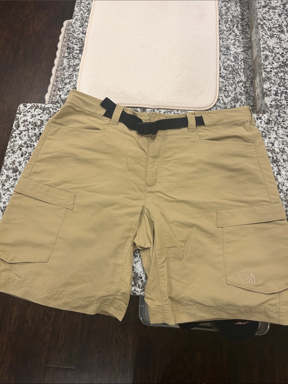 The North Face Men’s Tan Cargo Shorts with Black Belt 38